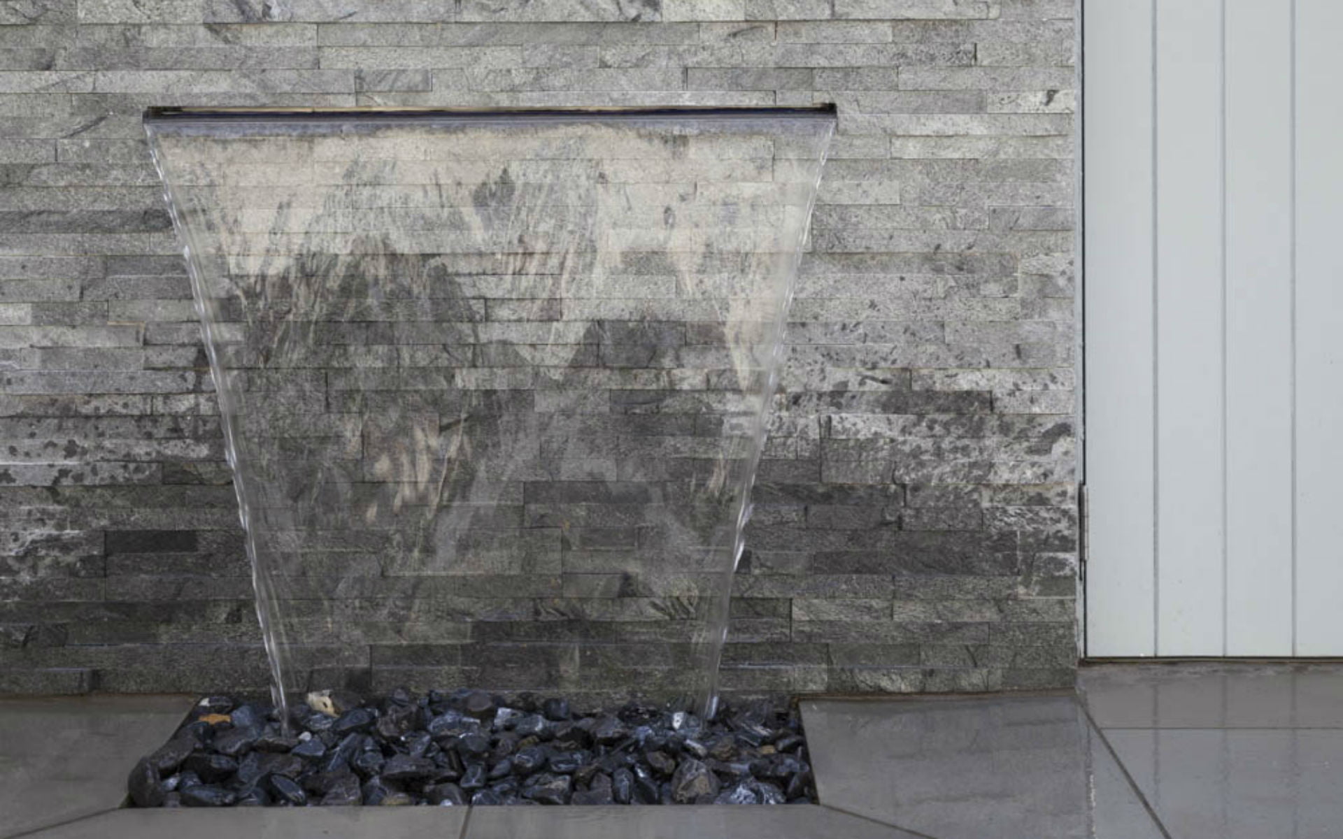 Portfolio BALI Award Winning Contemporary Garden Hatfield Peverel Essex Water Blade Feature Wall