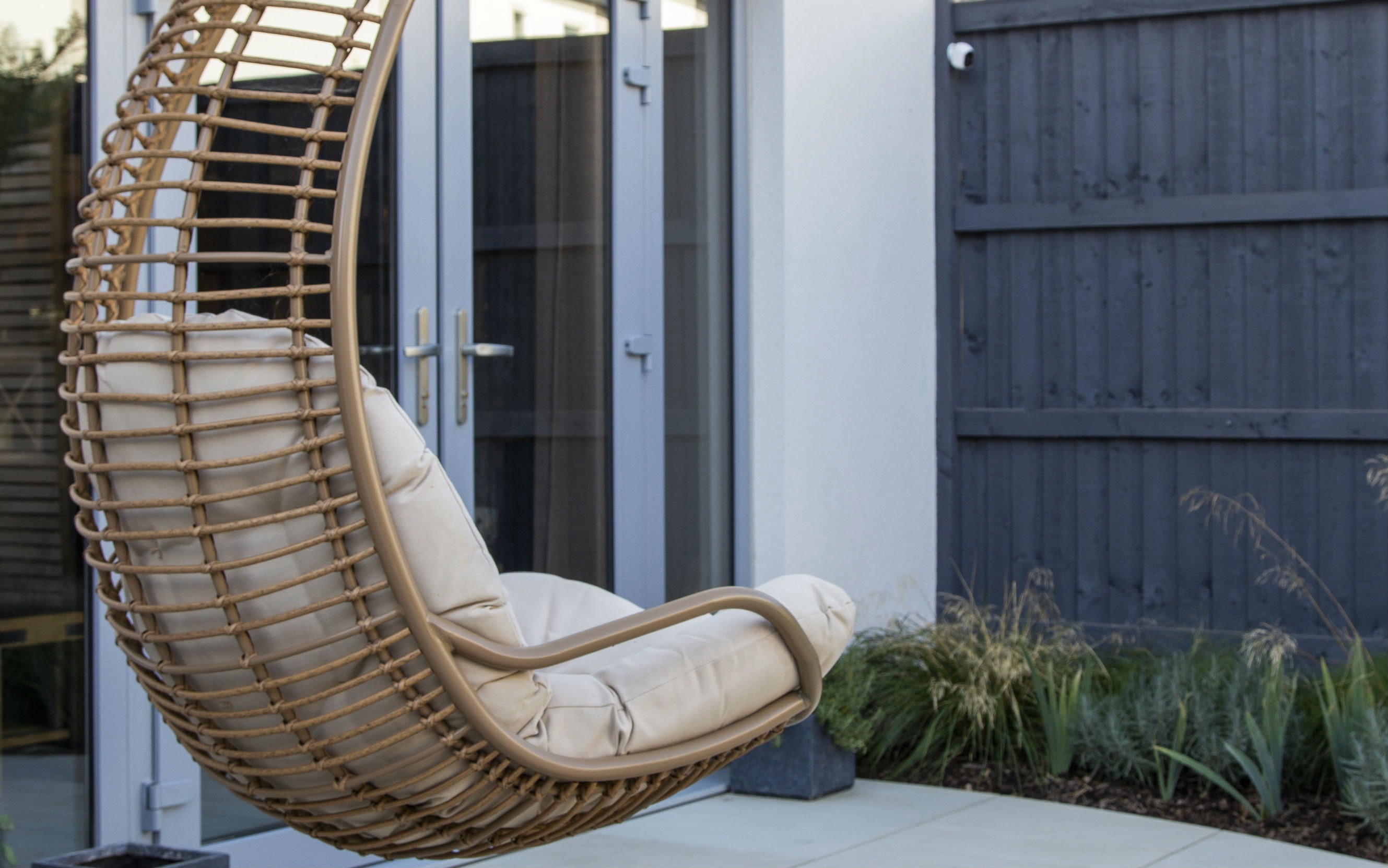 Portfolio Small Urban Garden Beaulieu Essex Hanging Chair