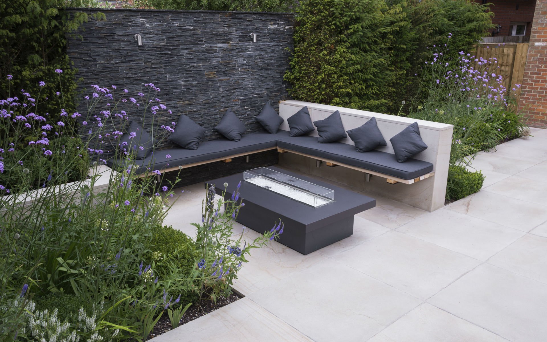 Contemporary Living Garden and Courtyard Shenfield Essex Feature Wall Bespoke Seating Firetable Area