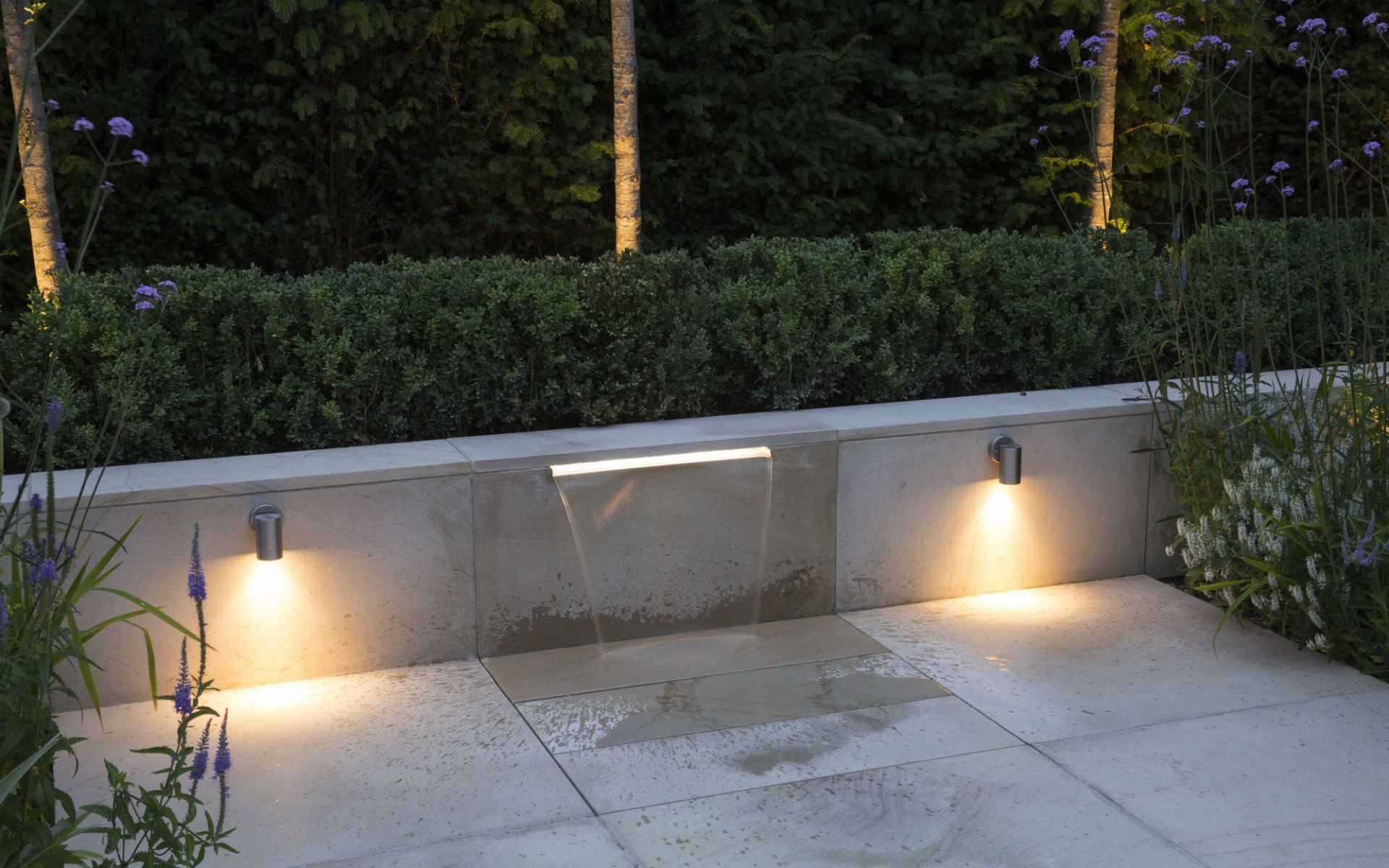 Contemporary Living Garden and Courtyard Shenfield Essex Water Feature Lighting