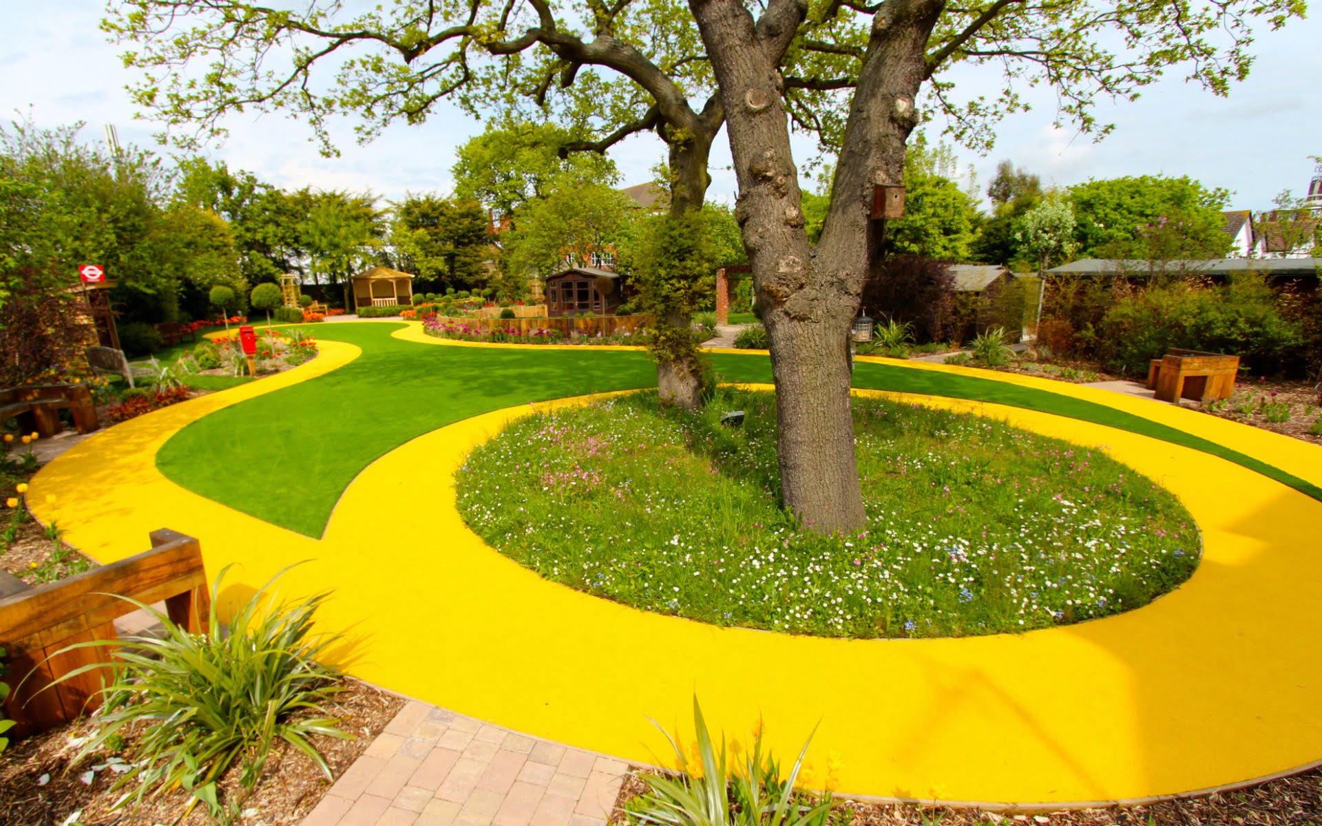 BALI Award Winning Sensory Dementia Garden Westcliff-on-Sea Essex Figure of Eight Path Meadow Turf