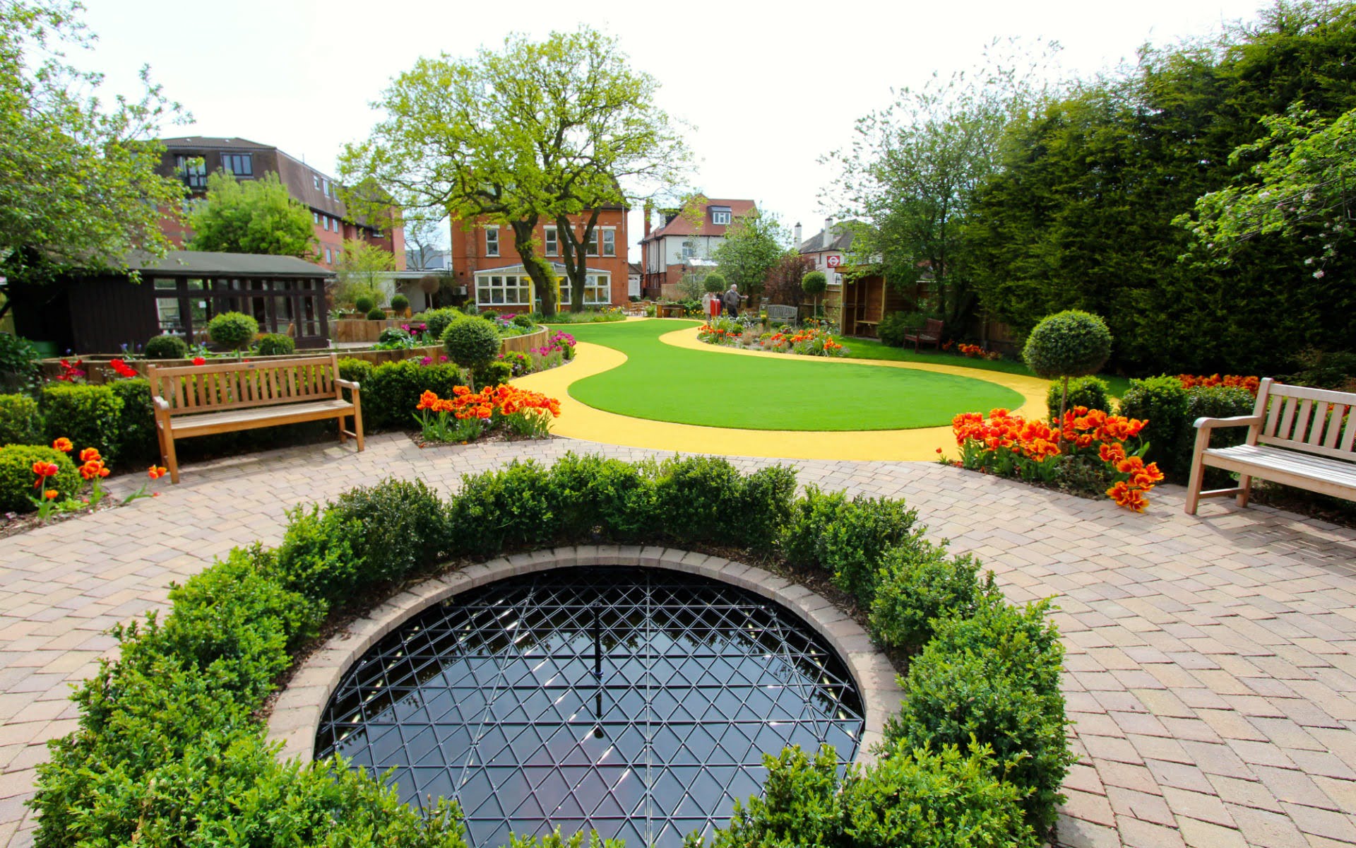 BALI Award Winning Sensory Dementia Garden Westcliff-on-Sea Essex Figure of Eight Path Water Feature