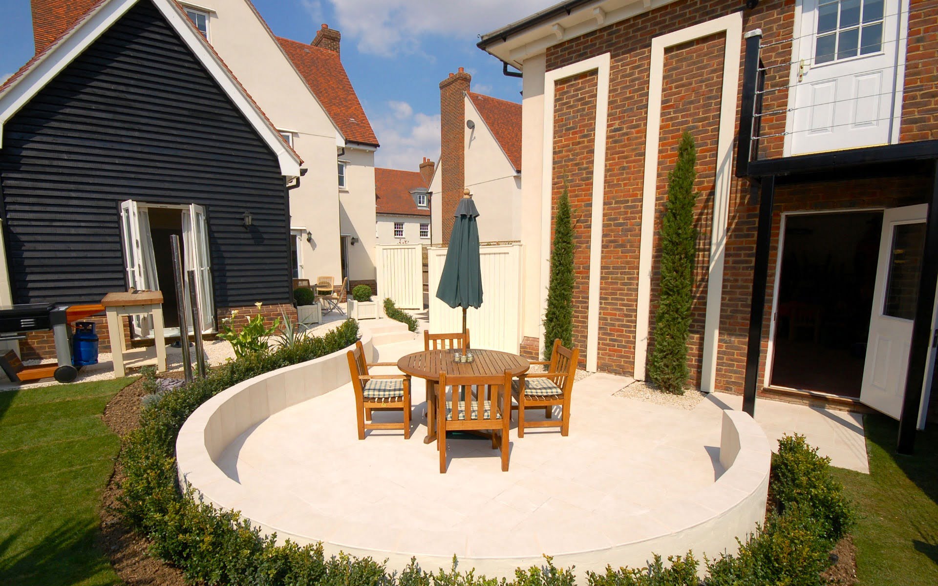 Contemporary Small Urban Garden Beaulieu Chelmsford Bistro Patio