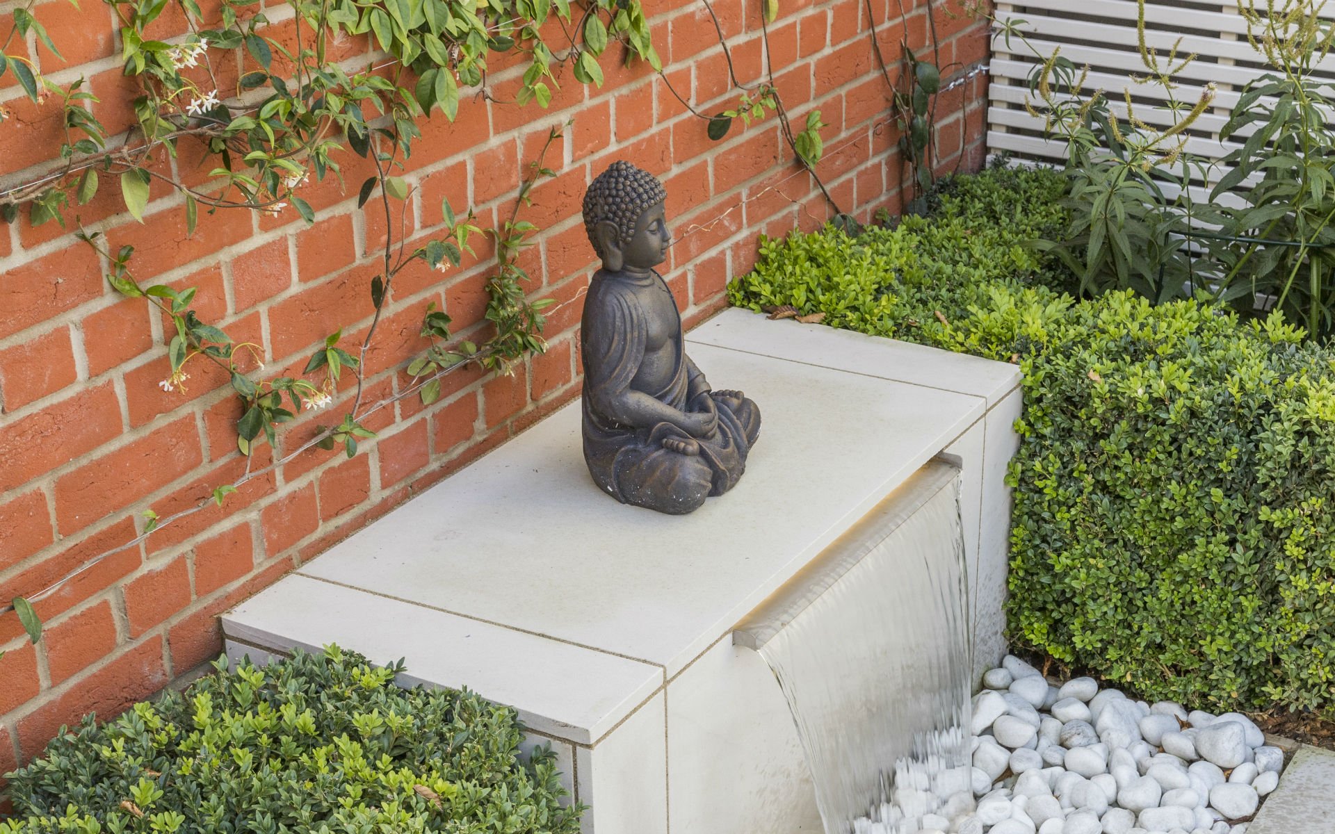 Small Urban Contemporary Garden Essex