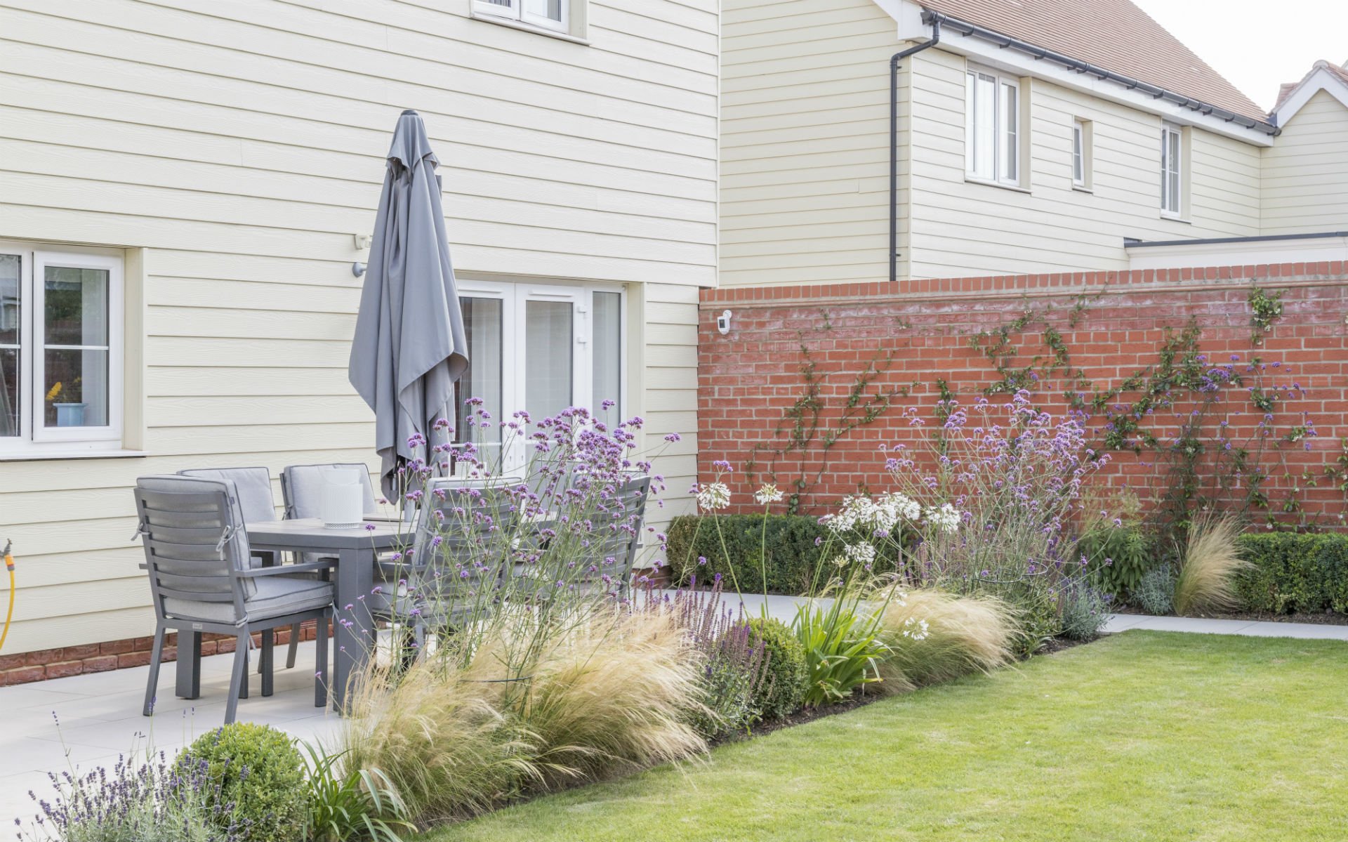 Small Urban Contemporary Garden Essex