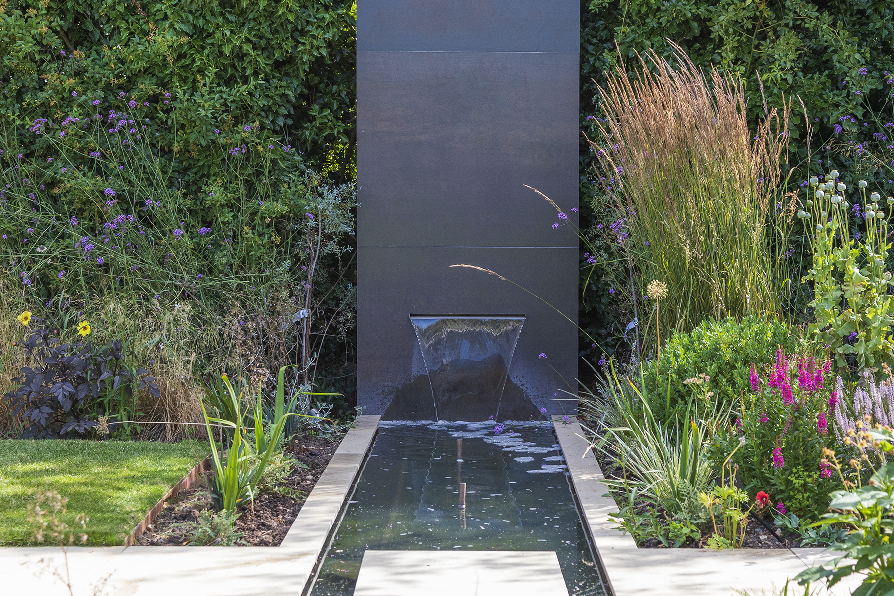 Contemporary Outdoor Living Wickham Bishops. Design and Build Cube 1994 Ltd. Bespoke Water Feature Rill