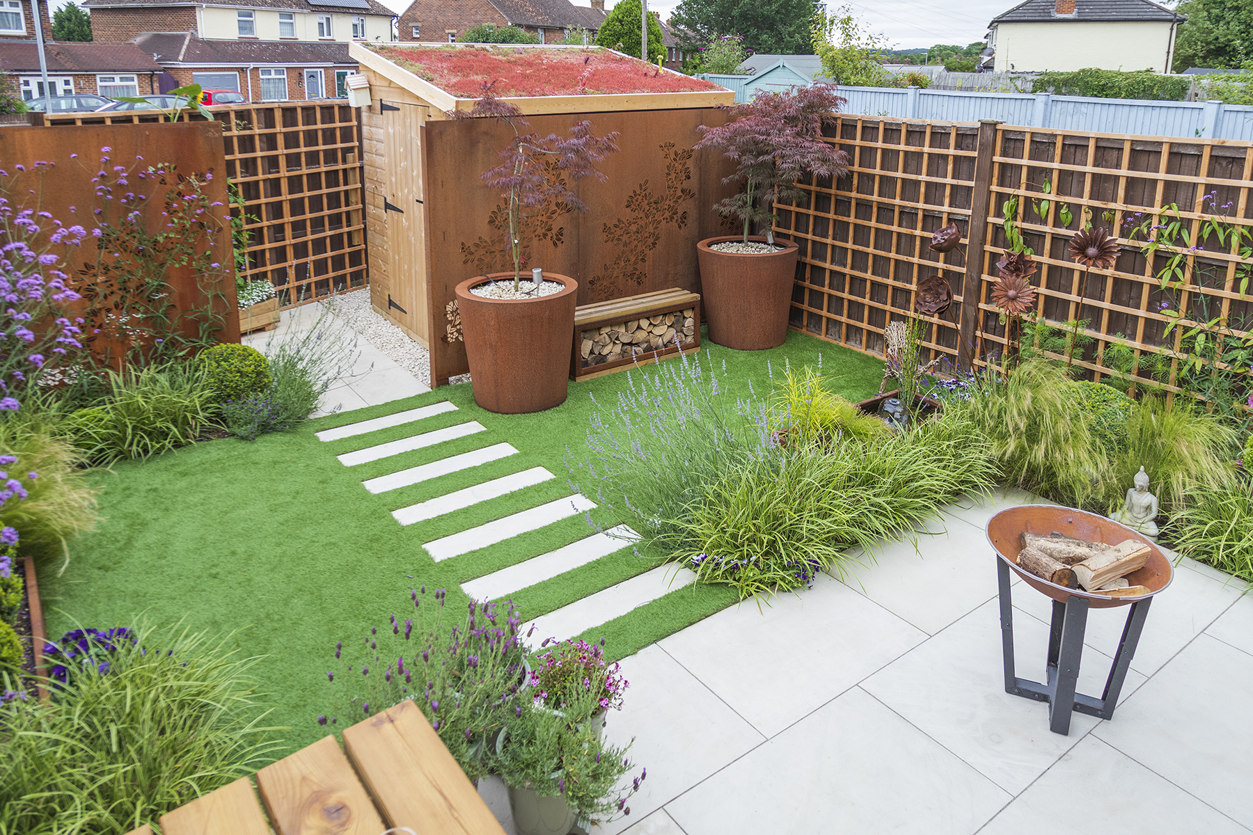 Small Urban Contemporary Garden, Sawbridgeworth Essex. Design and Build Cube 1994. View