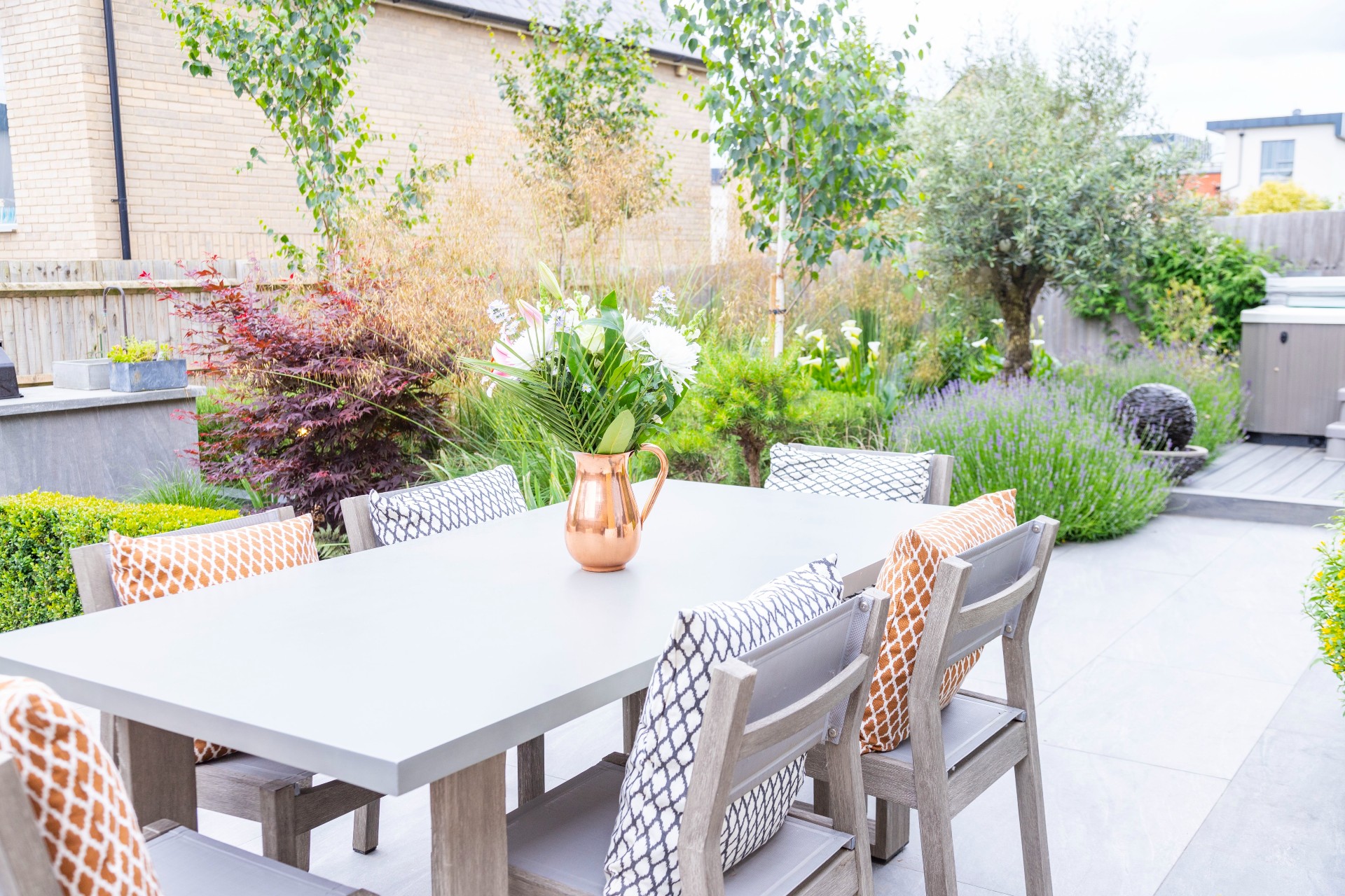 Urban Garden Dining, Kitchen, Entertaining Urban Contemporary Garden, Chelmsford Essex