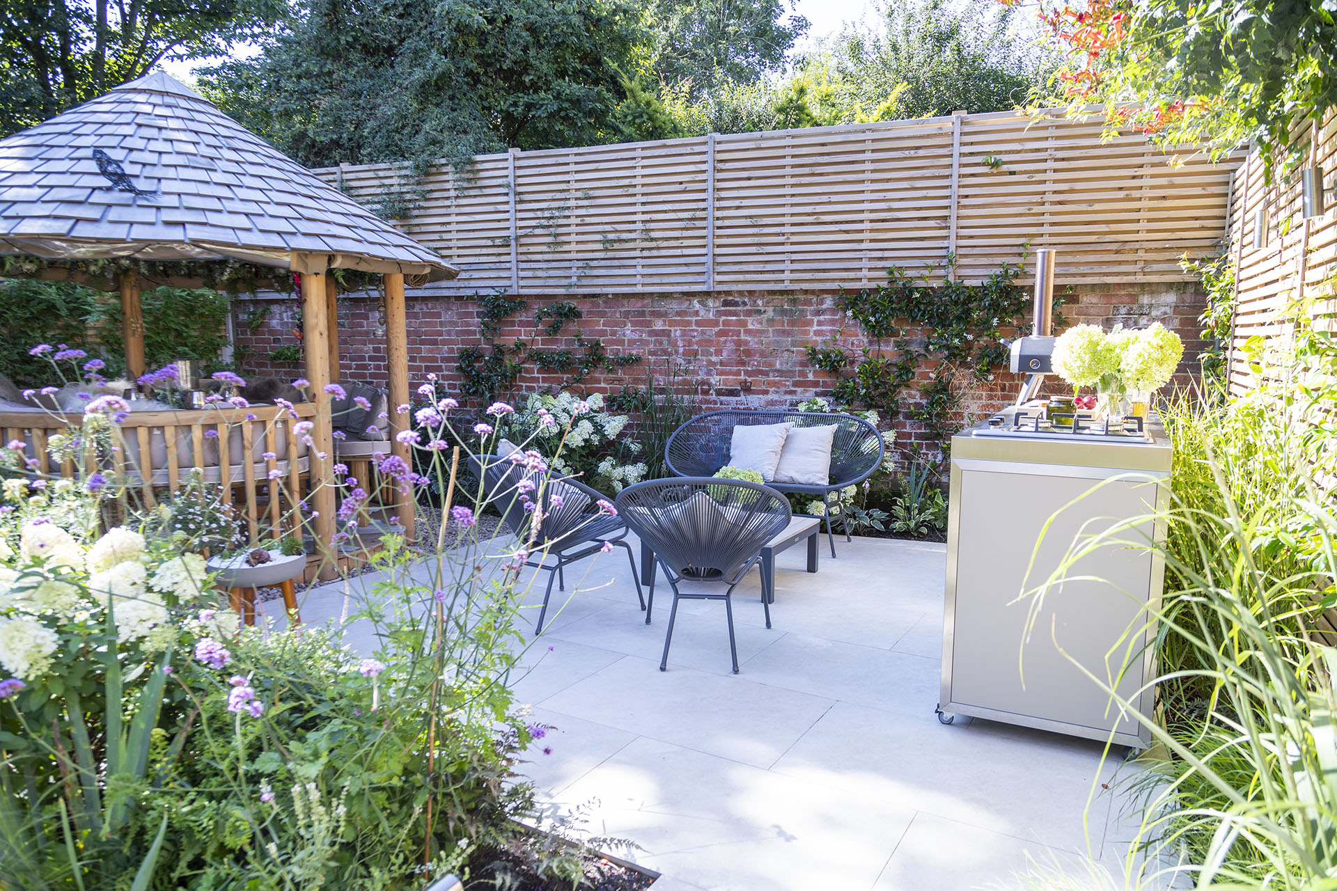 Chic Entertaining Garden Fullbridge Quay Essex. Outdoor Kitchen, Dining and Lounge Area