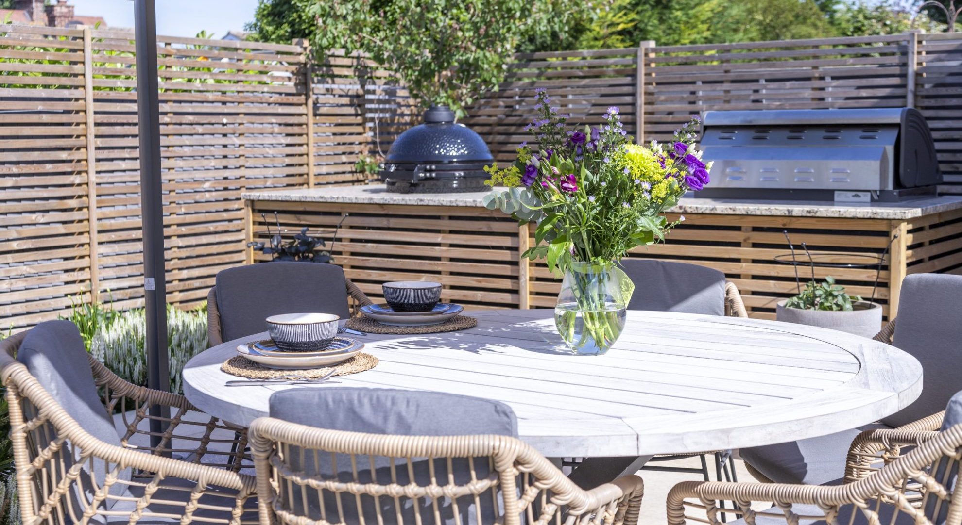 Outdoor Dining Area, Outdoor Kitchen BBQ and Egg, Slatted fencing.